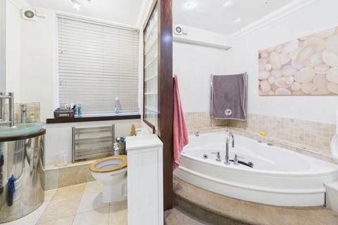 4 bedroom apartment for sale, Landport Street, Southsea, Hampshire, PO5 4EX