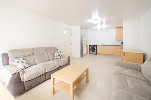 3 bedroom flat to rent, Wilton Road, London SW1V