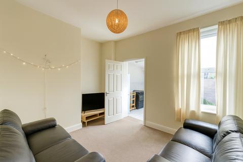 3 bedroom flat to rent, Doncaster Road , Sandyford ,