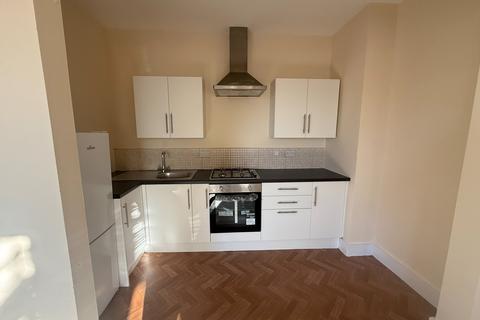 2 bedroom flat to rent, Corporation Road, Cardiff CF11