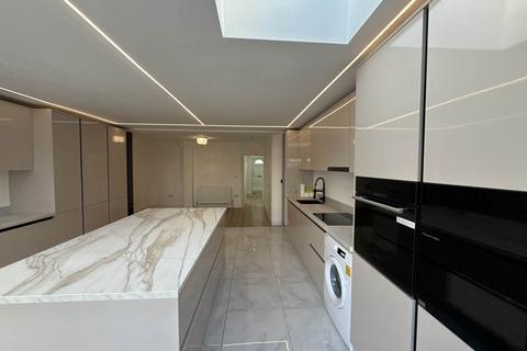 5 bedroom semi-detached house for sale, Bullhead Road, Borehamwood