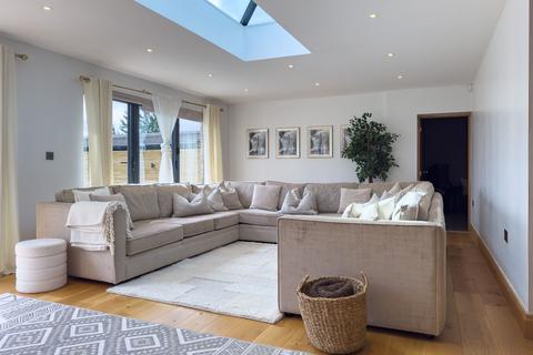 4 bedroom detached house for sale, Wyke, Wyke BD12