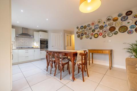 4 bedroom detached house for sale, Bradford, Bradford BD12