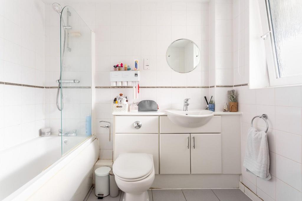 Bathroom (2).jpg