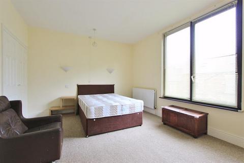 4 bedroom terraced house to rent, Hunter House Road, Sheffield, S11 8TW