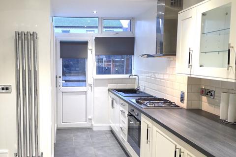 2 bedroom terraced house to rent, Green Lane, Birchmoor, B78