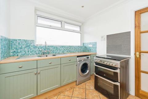 3 bedroom flat to rent, Park Gate Court, High Street, TW12