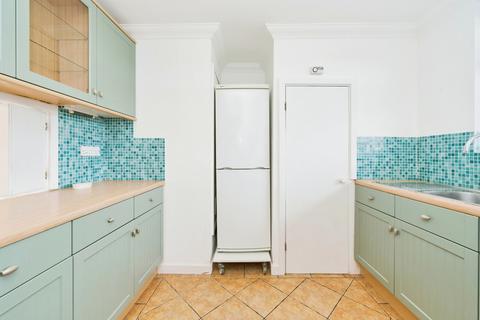 3 bedroom flat to rent, Park Gate Court, High Street, TW12
