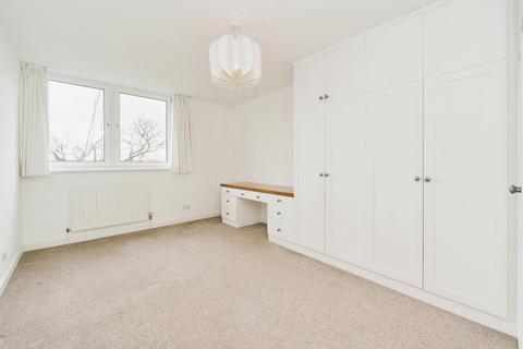 3 bedroom flat to rent, Park Gate Court, High Street, TW12