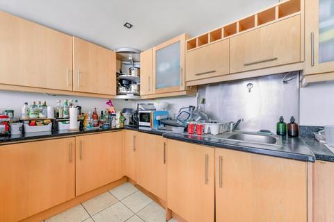 2 bedroom flat to rent, Millharbour, London, E14