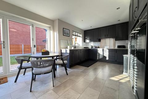 4 bedroom detached house for sale, West Street, Northampton NN5