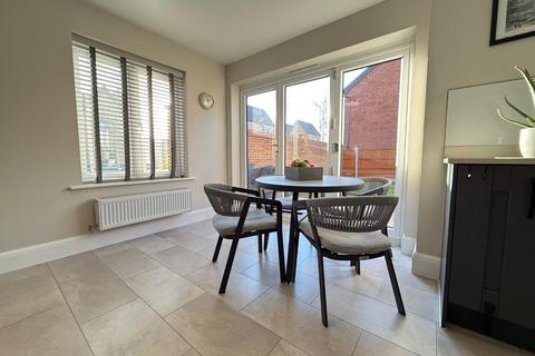 4 bedroom detached house for sale, West Street, Northampton NN5