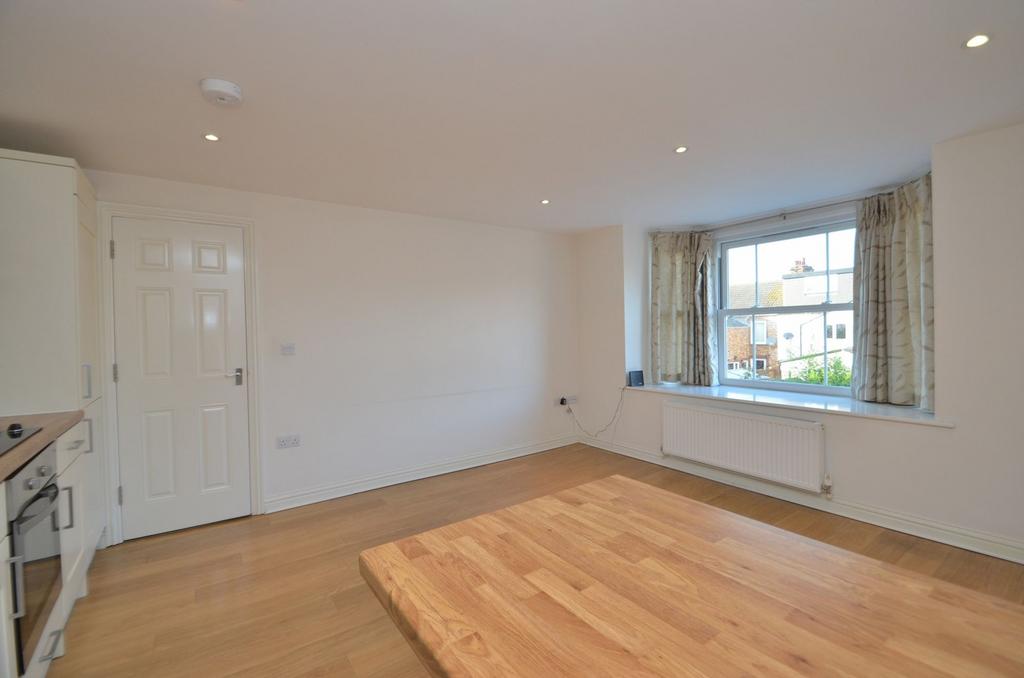 Kitchen / Lounge