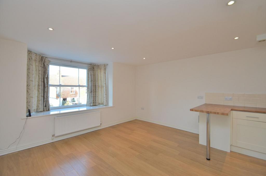 Kitchen / Lounge