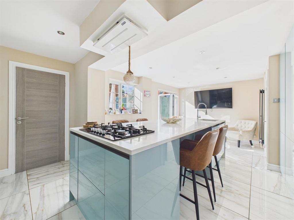 CAM02453 G0-PR0152-STILL015.jpg