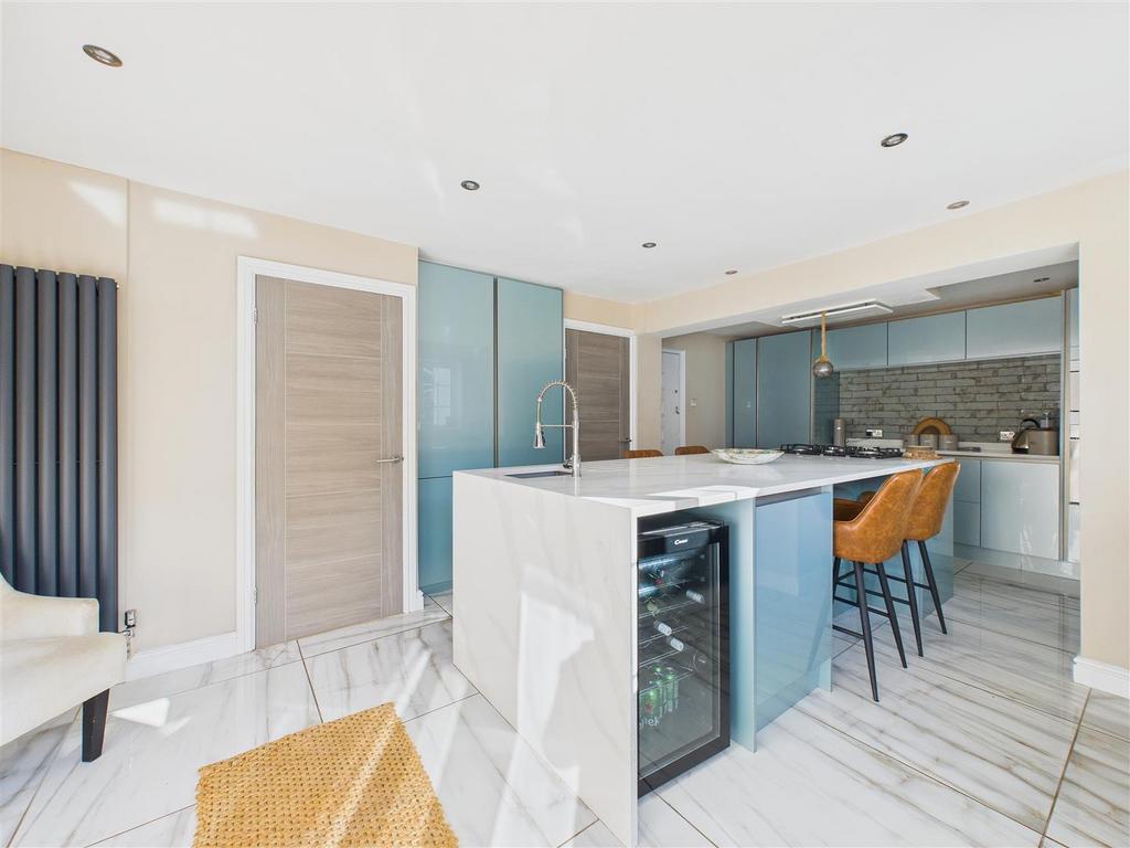 CAM02453 G0-PR0152-STILL013.jpg