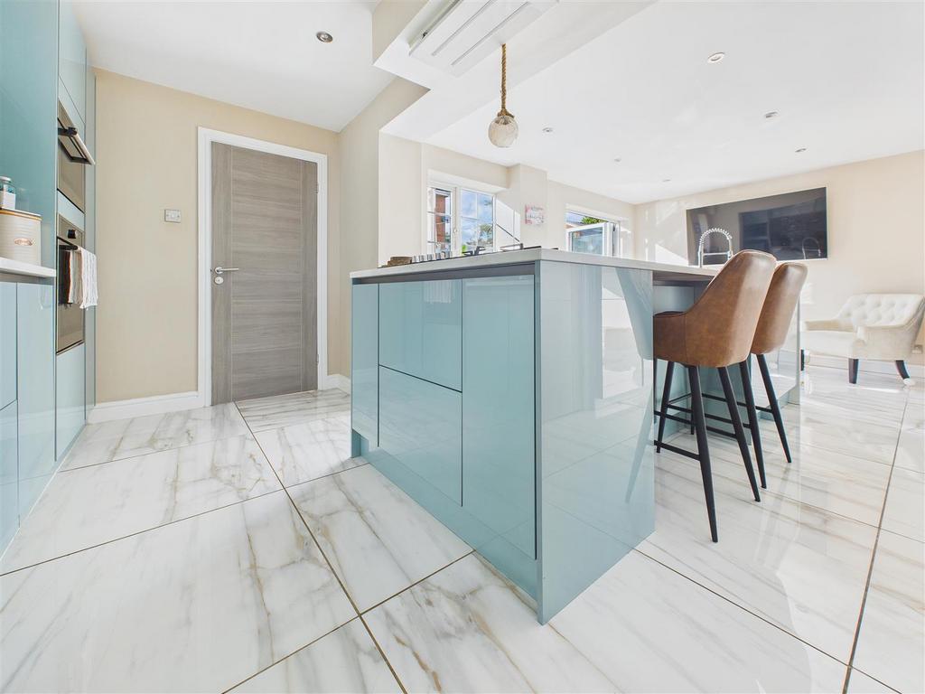 CAM02453 G0-PR0152-STILL010.jpg