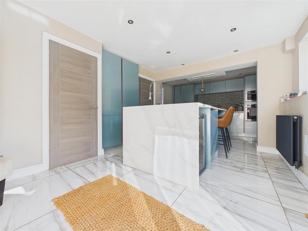 CAM02453 G0-PR0152-STILL012.jpg