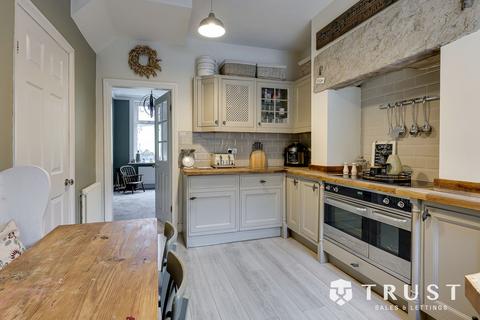 3 bedroom terraced house for sale, St. Lukes Terrace, Cleckheaton, BD19