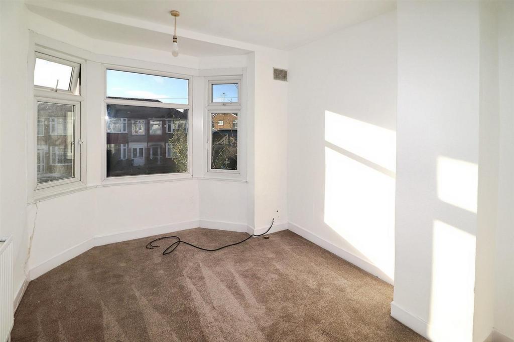 E9c28e26-Bedroom 202.JPG