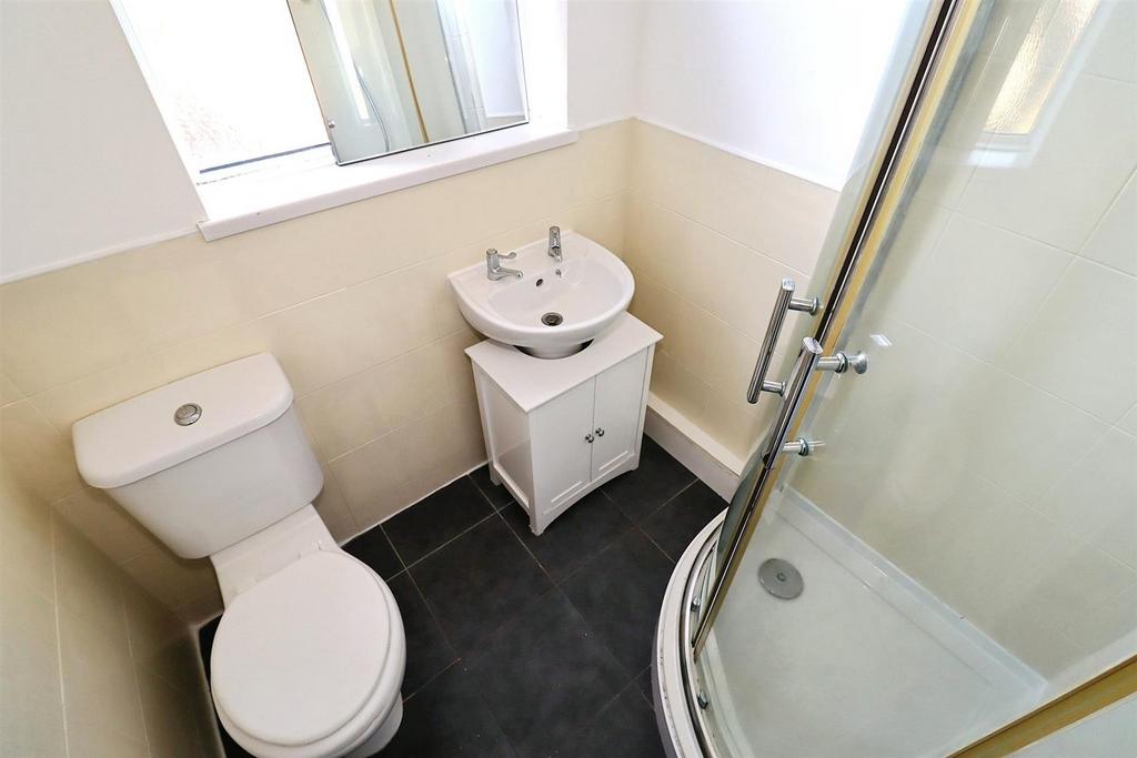 D374261b-Bathroom.JPG