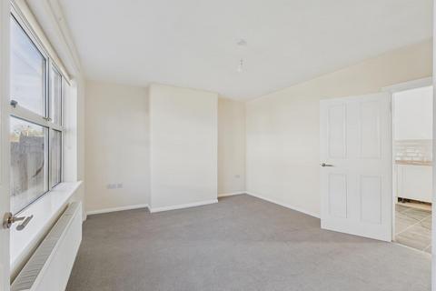 3 bedroom semi-detached house to rent, 102 Hollymount, Worcester