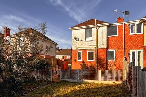 3 bedroom semi-detached house to rent, 102 Hollymount, Worcester
