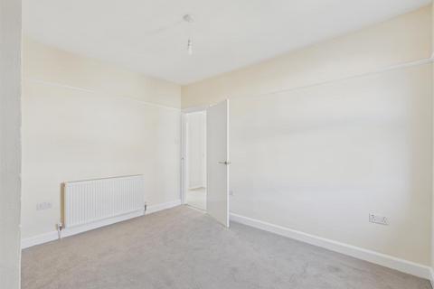 3 bedroom semi-detached house to rent, 102 Hollymount, Worcester