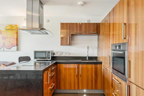 2 bedroom flat for sale, Vicentia Court, London, SW11