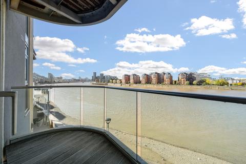 2 bedroom flat for sale, Vicentia Court, London, SW11