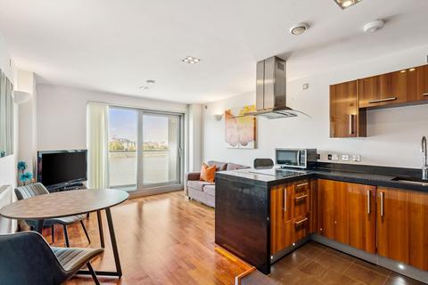 2 bedroom flat for sale, Vicentia Court, London, SW11