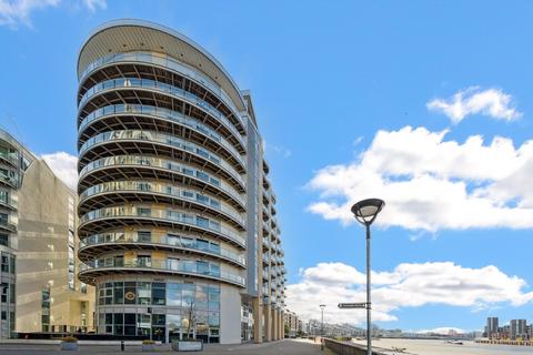 2 bedroom flat for sale, Vicentia Court, London, SW11