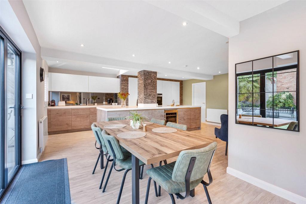 Kitchen/Dining Room
