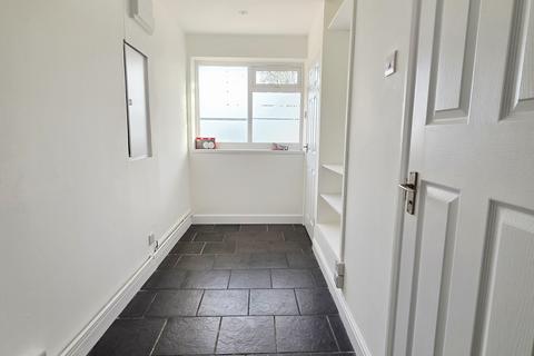 3 bedroom terraced house to rent, Crawley RH10