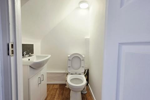 3 bedroom terraced house to rent, Crawley RH10