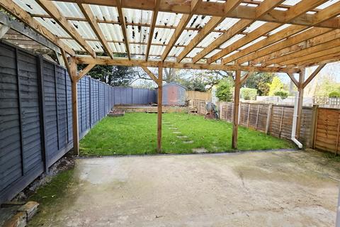 3 bedroom terraced house to rent, Crawley RH10
