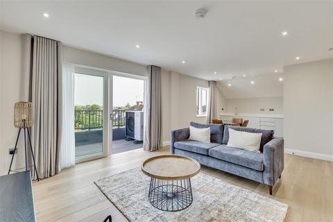 2 bedroom apartment to rent, Purley Avenue, London