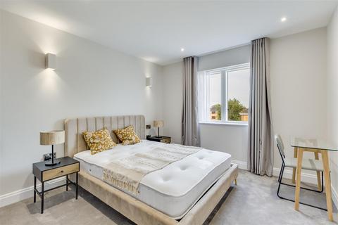 2 bedroom apartment to rent, Purley Avenue, London