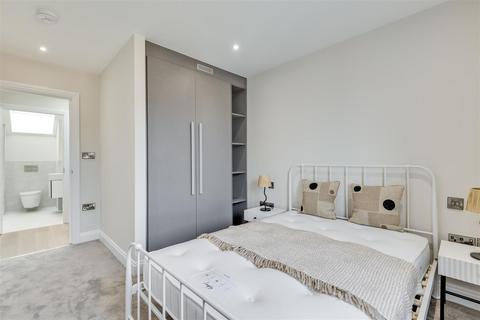 2 bedroom apartment to rent, Purley Avenue, London