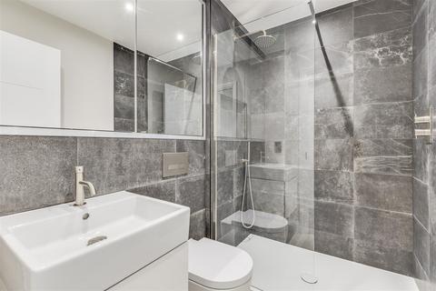 2 bedroom apartment to rent, Purley Avenue, London