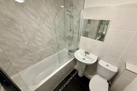 2 bedroom terraced house to rent, Kingswood Drive, Nottinghamshire NG17