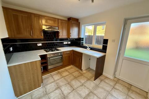 2 bedroom terraced house to rent, Kingswood Drive, Nottinghamshire NG17