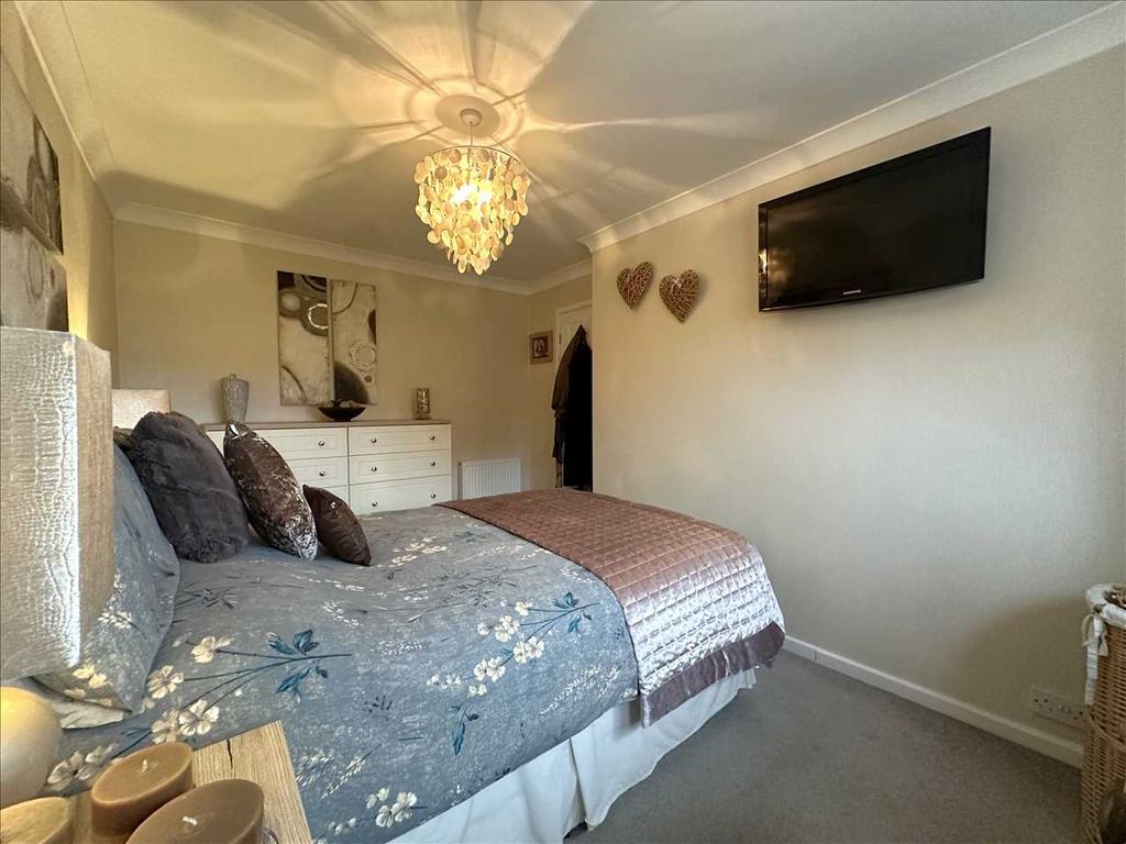 Bedroom (rear)