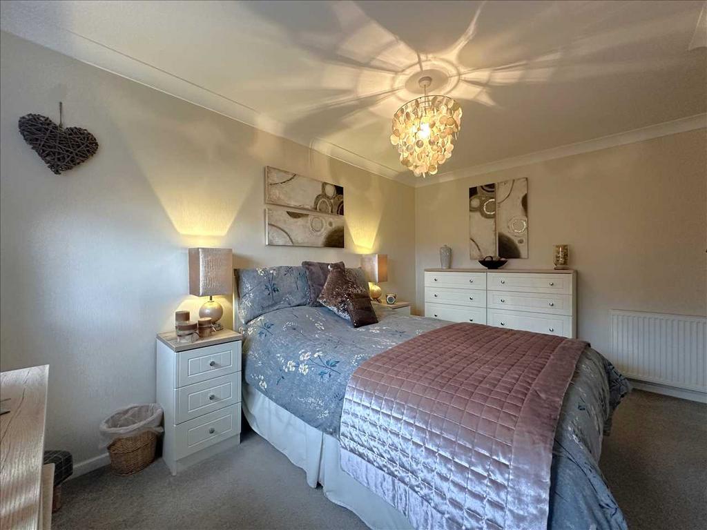 Bedroom (rear)