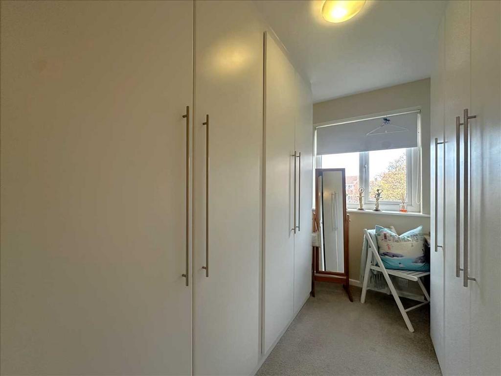 Bedroom (rear)