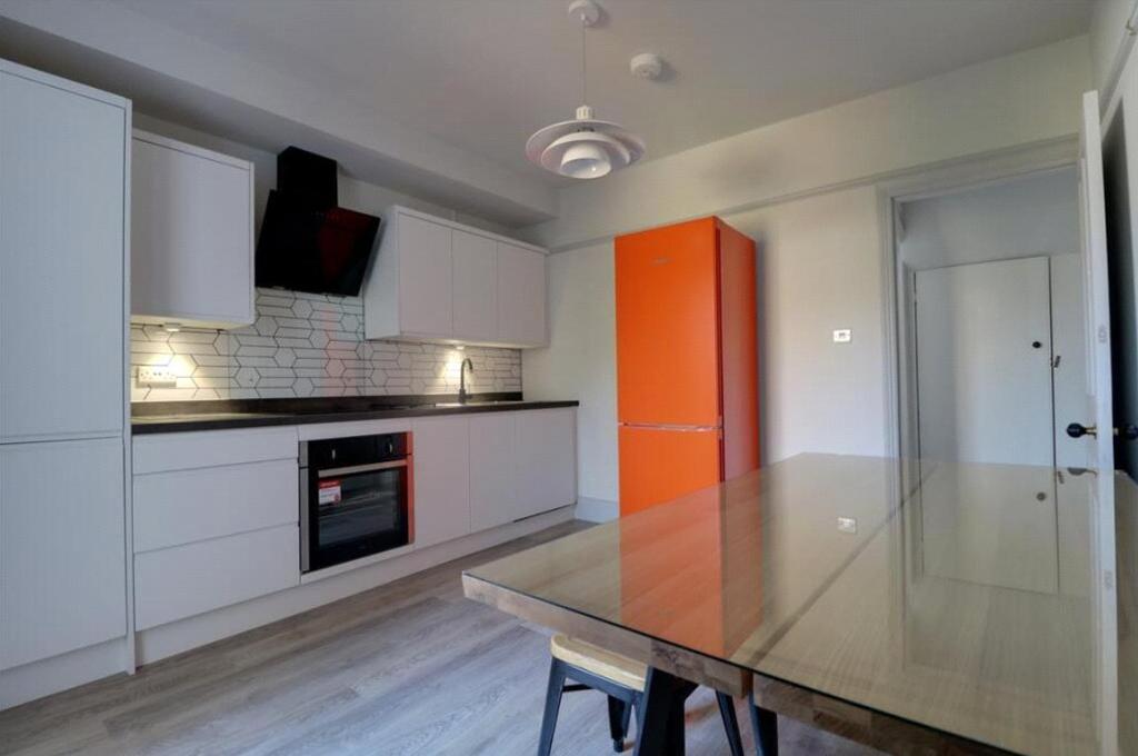 Raglan Street, London, NW5 2 bed apartment - £2,900 pcm (£669 pw)