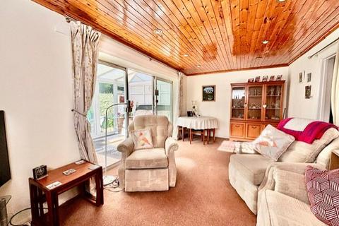 3 bedroom end of terrace house for sale, Merryfield Drive, Selsey