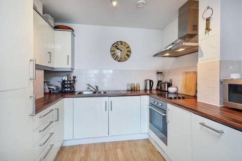 2 bedroom flat to rent, Bartholomew House, London  W10