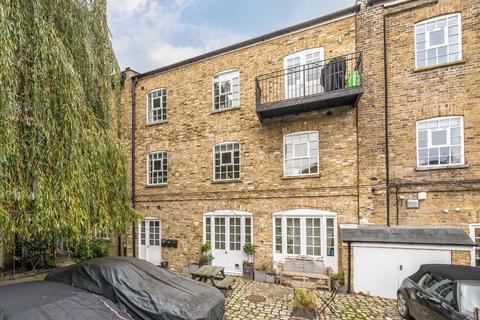 Welmar Mews, London SW4