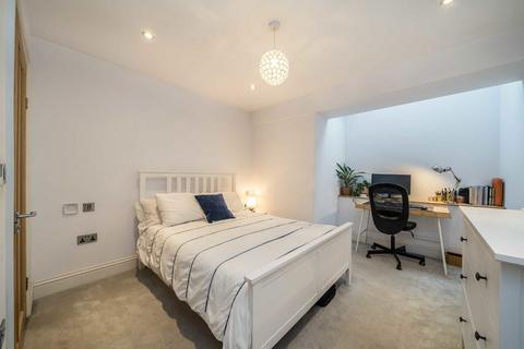 2 bedroom flat for sale, Welmar Mews, London SW4